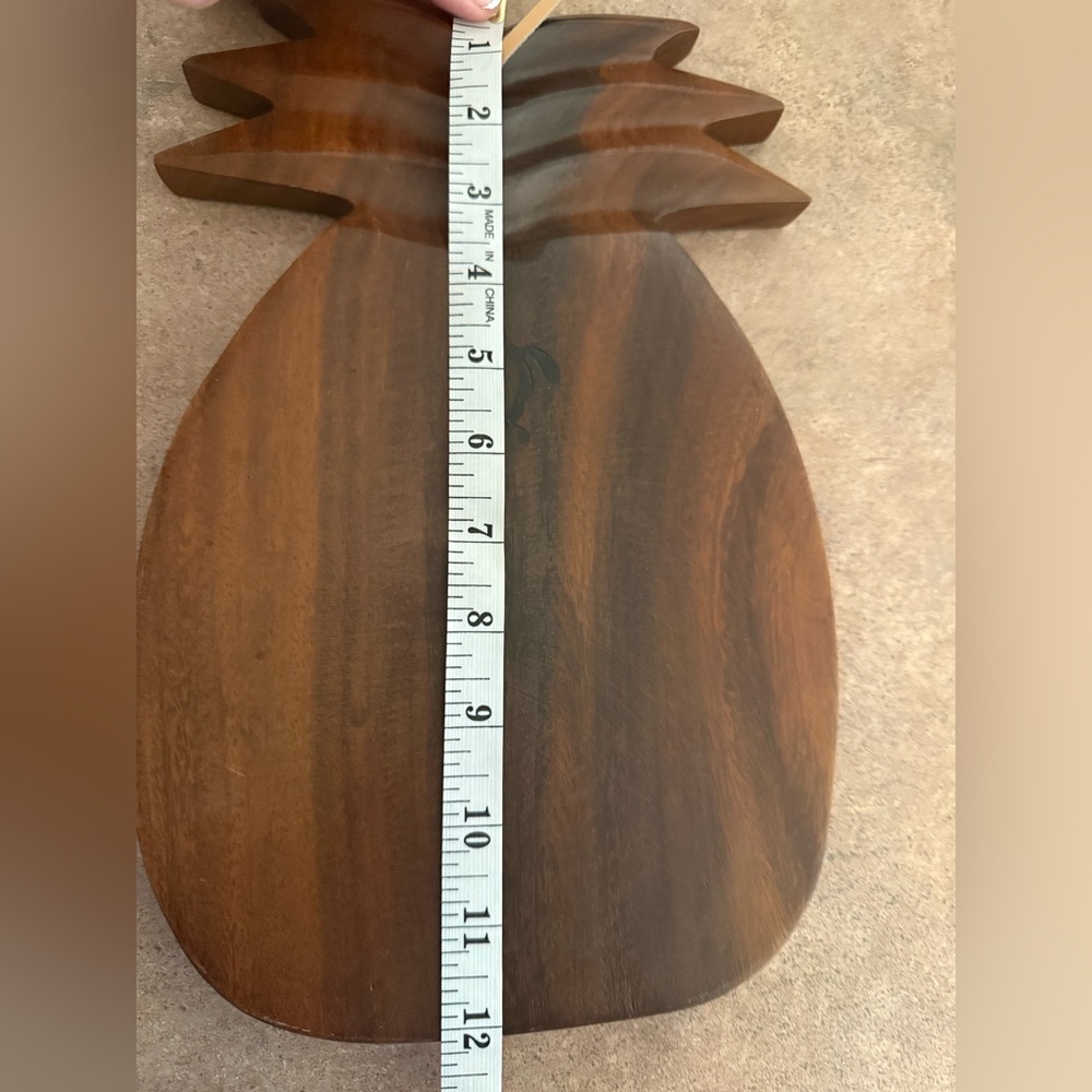 Wooden Pineapple-Shaped Cutting Board - Picture 3 of 4